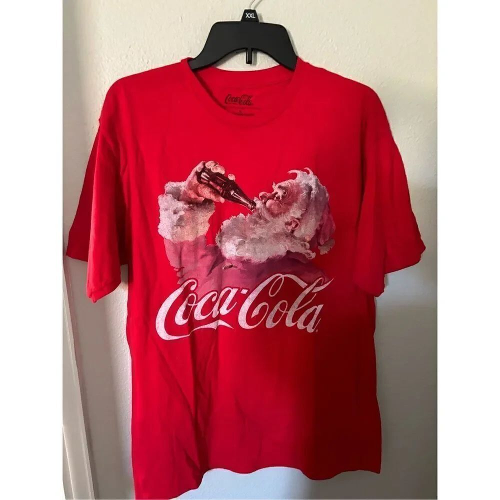 ❤️Coca Cola Men’s Graphic Christmas Tee